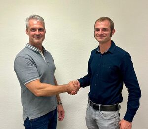 Michael Hwasta gratuliert Felix Lieser zur Wahl zum 1. Vorsitzenden